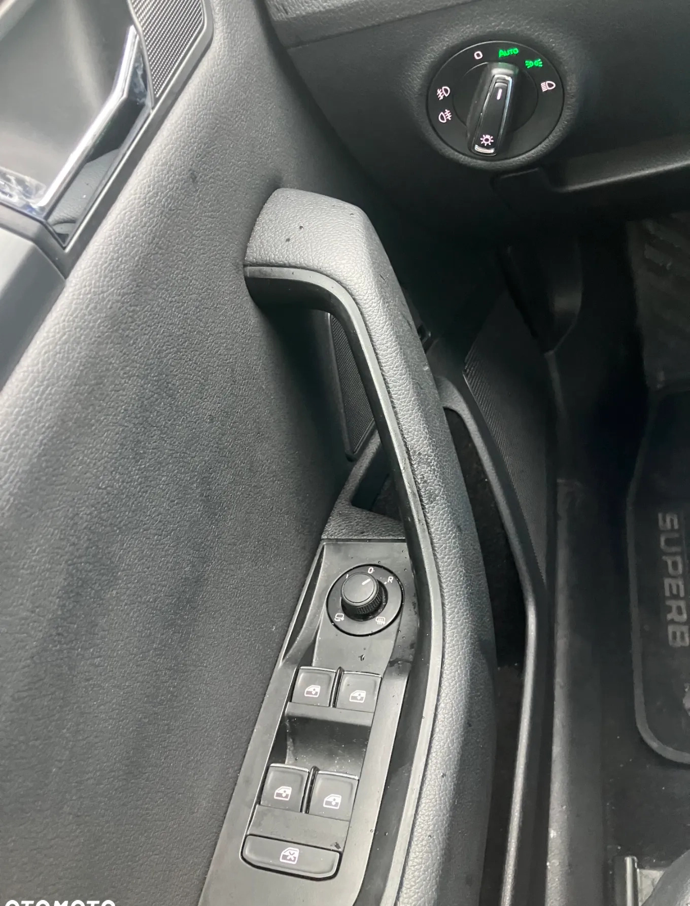 Skoda Superb cena 77800 przebieg: 189050, rok produkcji 2018 z Leszno małe 667